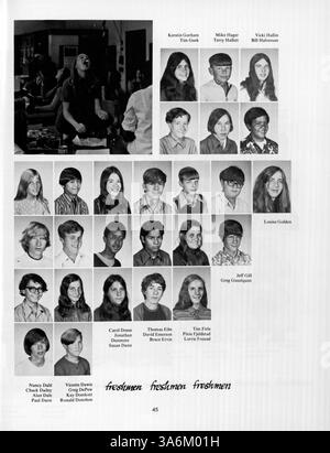 Das Marshall University Yearbook 1972 spiegelt die wichtigsten Ereignisse, die Aktivitäten der Studenten, den Sport und die Beteiligung der Lehrer aus dem akademischen Jahr 1971-1972 wider und hebt akademische und außerschulische Meilensteine hervor. Stockfoto