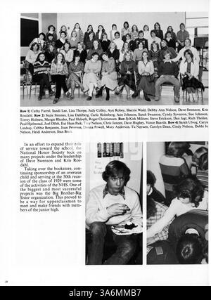 Dieses 1980 Antler Jahrbuch von der Minnehaha Academy deckt das Schuljahr 1979-1980 ab und dokumentiert die Leistungen der Schüler, Lehrkräfte, Leichtathletik und Vereine. Die Seiten 55, 56 und 59-62 fehlen. Stockfoto