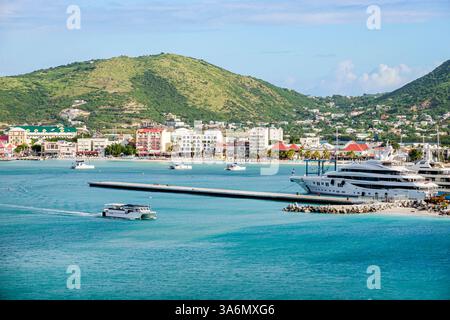 Philipsburg Sint St. Saint Maarten, Great Bay, Kreuzfahrthafen, Sentry Hill, Cole Bay Hill, Bobby's Marina, Hafenviertel, Küstenstadt, Yachthafen mit Yachten, Stockfoto