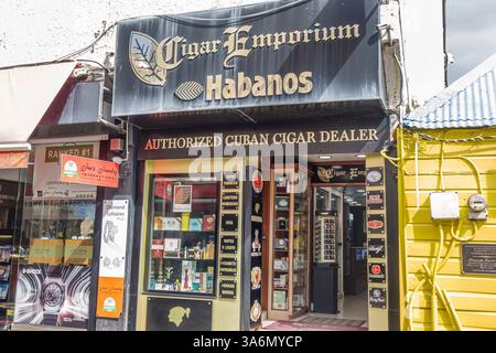 Philipsburg Sint St. Saint Maarten, Front Street, Cigar Emporium, Habanos, autorisierter kubanischer Zigarrenhändler, Tabakladen, Zigarrenladen, Raucherzubehör, Pfeife Stockfoto