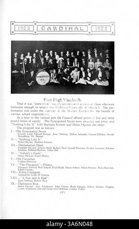 Diese Ausgabe des Jahrbuchs „The Cardinal“ von der East High School aus dem Jahr 1922 beschreibt die Aktivitäten, Schüler, Lehrer, Leichtathletik und Schulveranstaltungen während des akademischen Jahres 1921-1922 in Minneapolis. Stockfoto