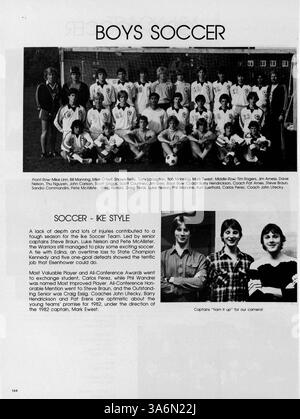 Dieses 1982 Warrior Yearbook erfasst das Schülerleben, die Leichtathletik und die akademischen Höhepunkte des Schuljahres 1981-1982 an der Hopkins Eisenhower High School. Stockfoto