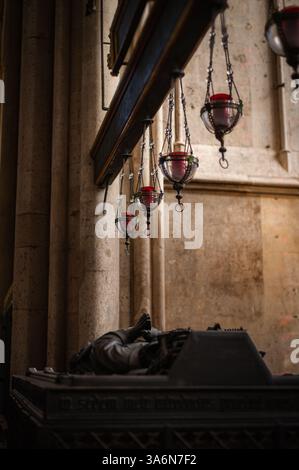 März 2025. Im Kölner Dom. Tresor- und Dome-Ansicht Stockfoto