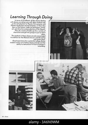 Das 1975 Talons Yearbook der Cooper High School erinnert an das akademische Jahr 1974-1975 mit einem Schwerpunkt auf Schülerleistungen, Sportveranstaltungen und unvergesslichen Schulaktivitäten. Stockfoto