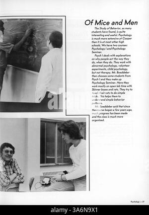 Die Ausgabe 1975 des Talons Yearbook der Cooper High School zeigt akademische, sportliche und außerschulische Aktivitäten aus dem Schuljahr 1974-1975 und hebt die Leistungen von Schülern und Lehrern hervor. Stockfoto