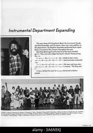 Diese Ausgabe 1975 des Talons Yearbook dokumentiert die Aktivitäten der Schüler, sportliche Leistungen und die akademischen Meilensteine des 1974-1975. Jahres der Cooper High School. Stockfoto