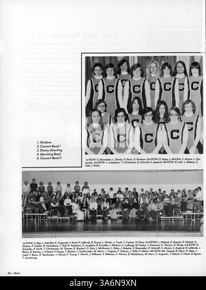Das Talons Yearbook 1975 der Cooper High School zeigt die wichtigsten Momente des akademischen Jahres 1974-1975 und dokumentiert sportliche Ereignisse, Schülerleistungen und Schulgeist. Stockfoto