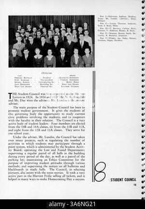 Diese Ausgabe des Jahrbuchs „Sagamore“ 1936 der Roosevelt High School dokumentiert Schülerorganisationen, Sportmannschaften, Vereine, Lehrkräfte und wichtige Veranstaltungen aus dem Schuljahr 1935-1936. Stockfoto