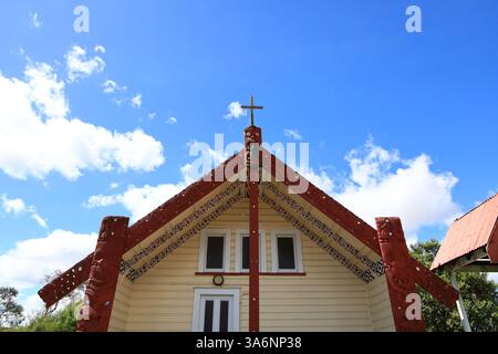 Whakarewarewa ist ein halbländliches Geothermiegebiet in Rotorua in der Vulkanzone Taupō in Neuseeland Stockfoto
