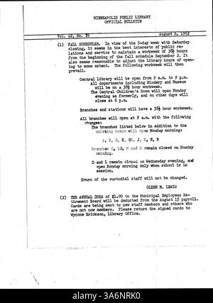 Das „Minneapolis Public Library Official Bulletin 1952“ ist ein Bulletin für Mitarbeiter der Minneapolis Public Library, das die Mitarbeiter der Minneapolis Public Library über betriebliche Updates, Ankündigungen und interne Aktivitäten innerhalb des Hennepin County Library-Systems auf dem Laufenden halten soll. Stockfoto