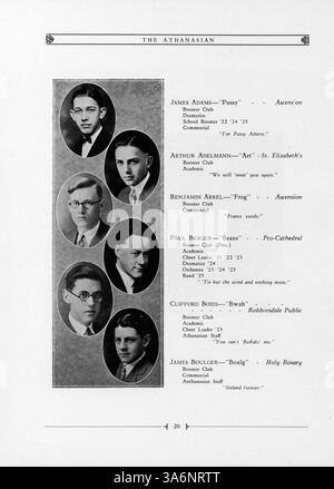 Ein Jahrbuch von der de La Salle High School 1925, in dem das Studentenleben, die Leichtathletik, die Lehrkräfte und außerschulische Aktivitäten aus dem akademischen Jahr 1924-1925 vorgestellt werden. Stockfoto