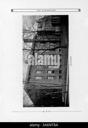 Dieses Jahrbuch 1925 der de La Salle High School erfasst wichtige Aspekte des Schuljahres 1924-1925, darunter das Schülerleben, die Leichtathletik und die akademischen Leistungen. Stockfoto