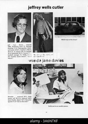 Das Mustang Yearbook 1974 dokumentiert das akademische Jahr 1973-1974 an der Breck School, einschließlich des Studierendenlebens, der Leichtathletik, der Vereine und der Beteiligung der Fakultät. Stockfoto