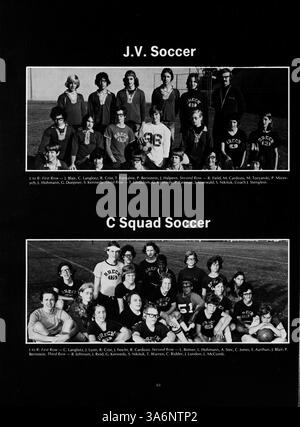 Das Breck Mustang Jahrbuch von 1974 dokumentiert die Ereignisse, Schüler, Lehrer, Sportwettbewerbe und Schulvereine, die das Schuljahr 1973-1974 an der Breck School kennzeichneten. Stockfoto