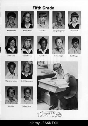 Das Mustang Yearbook 1974 der Breck School zeigt Schüler, Lehrer, Vereine, Leichtathletik und wichtige Veranstaltungen aus dem akademischen Jahr 1973-1974. Stockfoto