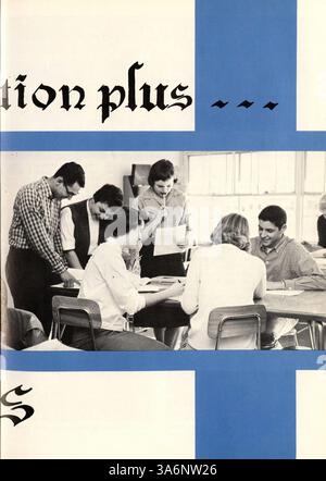 Das Echowan Yearbook 1959 der St. Louis Park High School bietet einen Überblick über das Schuljahr 1958-1959 und behandelt Leichtathletik, Studentenclubs, Lehrkräfte und wichtige Schulveranstaltungen. Stockfoto