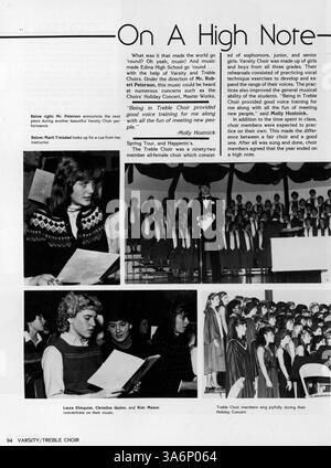 Das Windigo Jahrbuch 1983 von der Edina High School bietet einen umfassenden Einblick in das Schülerleben, die Leichtathletik, die Vereinsaktivitäten und die akademischen Höhepunkte des Schuljahres 1982-1983. Stockfoto