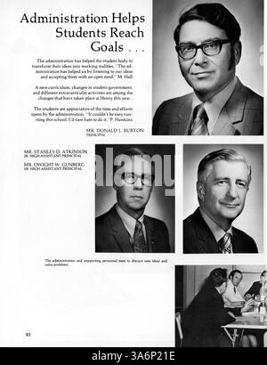 Das 1972 Jahrbuch „Jahr 1972“ der Patrick Henry High School dokumentiert die Ereignisse des Schuljahres 1971-1972, einschließlich des Schülerlebens, der Leichtathletik, der Schulvereine und der Geschichte der afroamerikanischen Schule. Stockfoto