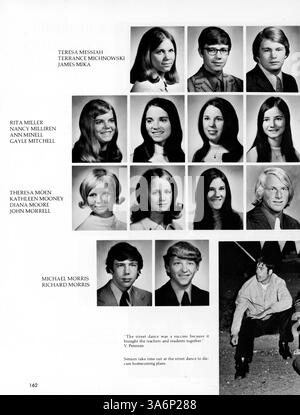Dieses Jahrbuch der Patrick Henry High School 1972 beschreibt die Schüler, Lehrkräfte, Leichtathletik, Vereine und wichtige historische Ereignisse des Schuljahres 1971-1972 in Afroamerika. Stockfoto