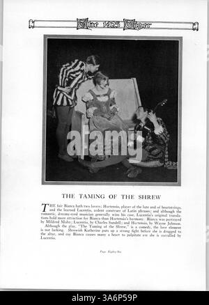 Die Ausgabe 1925 des South High Yearbook „Tiger“ dokumentiert die akademischen, athletischen und außerschulischen Leistungen der Schüler während des Schuljahres 1924-1925 mit einem Schwerpunkt auf der Beteiligung afroamerikanischer Schüler. Stockfoto