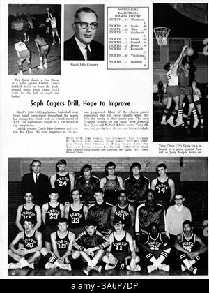 Diese Ausgabe des Polaris Jahrbuchs von North High 1966 enthält Berichte über Schüler, Lehrer, Leichtathletik, Vereine und wichtige Ereignisse aus dem Schuljahr 1965-1966. Sie konzentriert sich auf die Beteiligung und Beiträge afroamerikanischer Studenten. Stockfoto