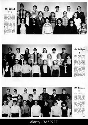 Diese Ausgabe von „Polaris“, dem Jahrbuch der North High 1966, spiegelt die wichtigsten Ereignisse des Schuljahres 1965-1966 wider: Schüler, Dozenten, Clubs, Sport, und akademische Aktivitäten. Es enthält einen speziellen Abschnitt über die Rollen afroamerikanischer Studenten. Stockfoto