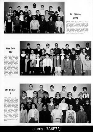 Diese Ausgabe des Polaris Yearbook 1966 von North High dokumentiert die akademischen und außerschulischen Ereignisse des Schuljahres 1965-1966 mit Schülern, Lehrkräften, Leichtathletik und den Beiträgen afroamerikanischer Schüler zu verschiedenen Schulaktivitäten. Stockfoto