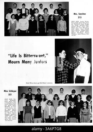 In dieser Ausgabe des „Polaris“ Jahrbuchs von North High im Jahr 1966 werden die wichtigsten Ereignisse des Schuljahres 1965-1966 vorgestellt, wobei der Schwerpunkt auf der Teilnahme von Schülern an Leichtathletik, Vereinen und Akademikern liegt und gleichzeitig die Auswirkungen afroamerikanischer Schüler auf die Schulgemeinschaft anerkannt wird. Stockfoto