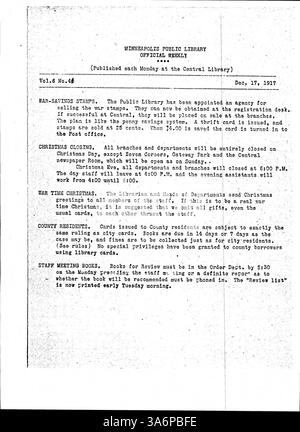Das Minneapolis Public Library Official Bulletin 1917 war eine wöchentliche Publikation, die die Mitarbeiter der Bibliothek über betriebliche Neuigkeiten und aktuelle Informationen informieren sollte. Stockfoto