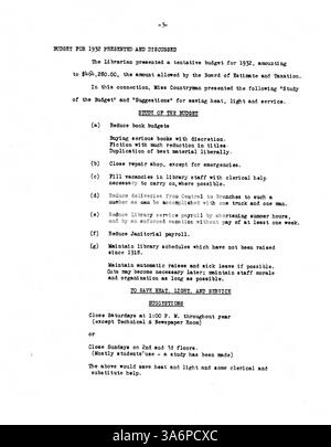 Die Protokolle der 1932 abgehaltenen Sitzungen des Verwaltungsrats der Minneapolis Public Library geben Einblicke in die Herausforderungen und Entscheidungen, denen die Bibliothek während der Großen Depression gegenübersteht, wobei der Schwerpunkt auf Operationen und Finanzierung liegt. Stockfoto