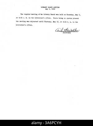 Dieses Sitzungsprotokoll für 1932 dokumentiert die Diskussionen des Minneapolis Public Library Board über Finanzplanung, Bibliotheksverwaltung und Anpassung der Dienste an wirtschaftliche Schwierigkeiten. Stockfoto