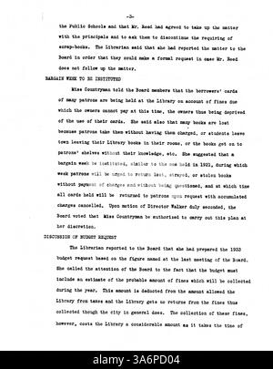 Minuten vom Minneapolis Public Library Board im Jahr 1932 enthalten Diskussionen über die Finanzierung öffentlicher Bibliotheken, Programme für den Gemeindedienst und die Verwaltung der Bibliothek während der Großen Depression. Stockfoto