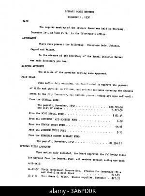 Das Sitzungsprotokoll des Minneapolis Public Library Board von 1932 zeigt Entscheidungen über die Vergabe von Finanzmitteln, Bibliotheksdienste und den Zugang der Öffentlichkeit zu Ressourcen in wirtschaftlichen Schwierigkeiten auf. Stockfoto