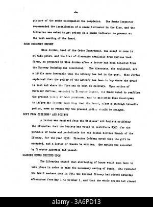 Die Protokolle des Verwaltungsrats der Minneapolis Public Library im Jahr 1932 zeigen operative Entscheidungen, die Mittelzuweisung und die Rolle der Bibliothek bei der Unterstützung der Gemeinde in wirtschaftlichen Schwierigkeiten. Stockfoto