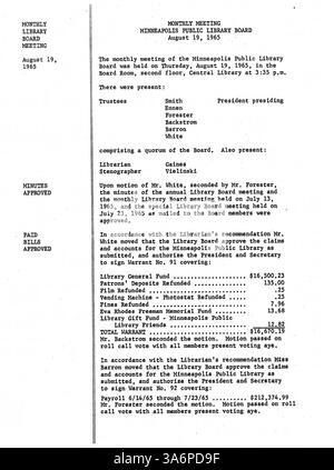 Die 1965 Minuten vom Board of Directors der Minneapolis Public Library dokumentieren die wichtigsten Entscheidungen des Vorstands in Bezug auf Bibliotheksdienste, Governance und Gemeindearbeit. Stockfoto