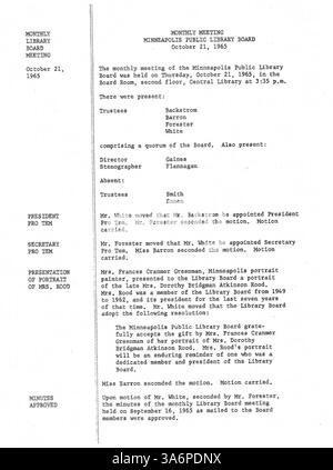 Die 1965 Minuten des Verwaltungsrats der öffentlichen Bibliothek von Minneapolis enthalten eine Zusammenfassung der Entscheidungen in Bezug auf Bibliotheksrichtlinien, -Dienste und Initiativen für das Engagement in der Gemeinde. Stockfoto