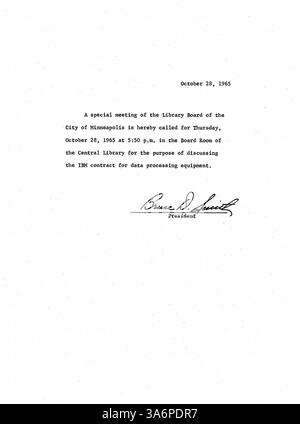 Das Sitzungsprotokoll des Verwaltungsrats der Minneapolis Public Library 1965 gibt Einblicke in die Entscheidungen über Bibliotheksdienste, -Betrieb und -Politik in diesem Jahr. Stockfoto