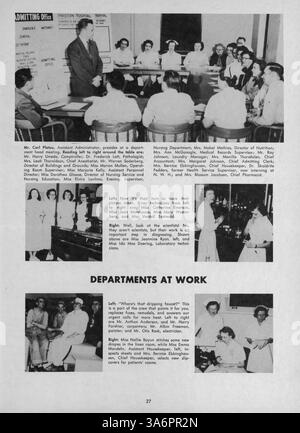 Dieses Schuljahrbuch von 1952 beschreibt die Krankenpflegeschülerinnen, Lehrkörper und Veranstaltungen an der Northwestern Hospital School of Nursing während des akademischen Jahres 1951-1952. Stockfoto