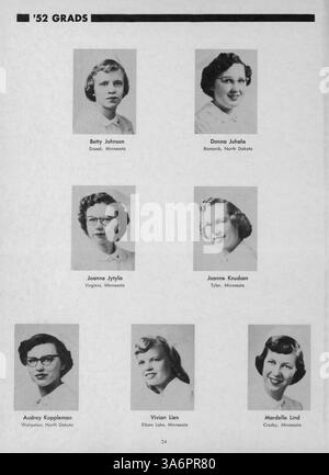 Dieses Jahrbuch von 1952 beschreibt die Krankenpflegeschülerinnen, Lehrkräfte und die wichtigsten Veranstaltungen, die das akademische Jahr 1951-1952 an der Northwestern Hospital School of Nursing geprägt haben. Stockfoto