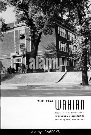 Die Ausgabe 1954 des Washburn Yearbook mit dem Titel „Wahian“ markiert das Schuljahr 1953-1954 und zeigt Studenten, Dozenten, Sport, Clubs, und wichtige Schulveranstaltungen. Es dient als historische Aufzeichnung von Washburns akademischem und außerschulischem Leben in den 1950er Jahren Stockfoto