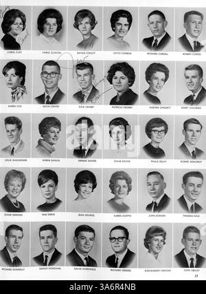 Dieses Jahrbuch, The 1963 Robin, von der Robbinsdale High School behandelt die wichtigsten Ereignisse des Schuljahres 1962-1963, einschließlich Leichtathletik, Clubs und Schüleraktivitäten. Stockfoto