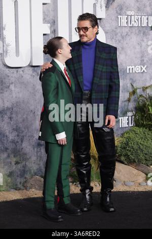Los Angeles, USA. März 2025. Bella Ramsey und Pedro Pascal nehmen am 24. März 2025 im TCL Chinese Theater in Hollywood, Kalifornien, an der Premiere der HBO Original Series „The Last of US“ Teil. Foto: Crash/imageSPACE Credit: Imagespace/Alamy Live News Stockfoto