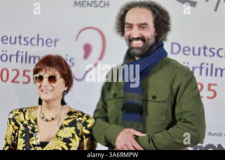 Berlin, Deutschland. März 2025. Berlin: Der Deutsche Verband Blinder und Sehbehinderte (DBSV) wird am 25. März 2025 im Kolosseum Filmtheater Berlin im Berliner Stadtteil Prenzlauer Berg im Bezirk Pankow den 23. Deutschen Audiofilmpreis überreichen. (Foto: Simone Kuhlmey/Pacific Press) Credit: Pacific Press Media Production Corp./Alamy Live News Stockfoto