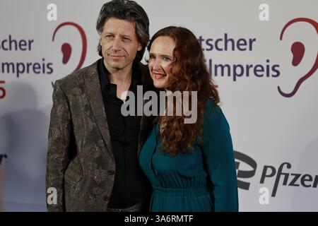 Berlin, Deutschland. März 2025. Berlin: Der Deutsche Verband Blinder und Sehbehinderte (DBSV) wird am 25. März 2025 im Kolosseum Filmtheater Berlin im Berliner Stadtteil Prenzlauer Berg im Bezirk Pankow den 23. Deutschen Audiofilmpreis überreichen. (Foto: Simone Kuhlmey/Pacific Press) Credit: Pacific Press Media Production Corp./Alamy Live News Stockfoto