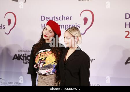 Berlin, Deutschland. März 2025. Berlin: Der Deutsche Verband Blinder und Sehbehinderte (DBSV) wird am 25. März 2025 im Kolosseum Filmtheater Berlin im Berliner Stadtteil Prenzlauer Berg im Bezirk Pankow den 23. Deutschen Audiofilmpreis überreichen. (Foto: Simone Kuhlmey/Pacific Press) Credit: Pacific Press Media Production Corp./Alamy Live News Stockfoto