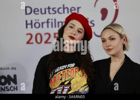 Berlin, Deutschland. März 2025. Berlin: Der Deutsche Verband Blinder und Sehbehinderte (DBSV) wird am 25. März 2025 im Kolosseum Filmtheater Berlin im Berliner Stadtteil Prenzlauer Berg im Bezirk Pankow den 23. Deutschen Audiofilmpreis überreichen. (Foto: Simone Kuhlmey/Pacific Press) Credit: Pacific Press Media Production Corp./Alamy Live News Stockfoto