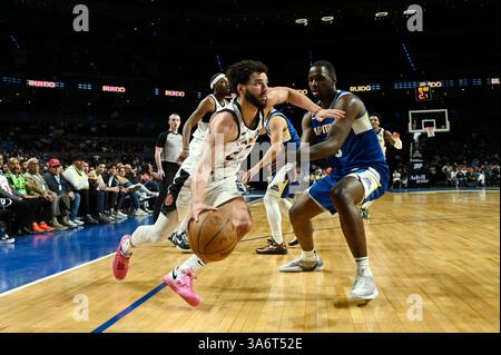 Mexiko-Stadt, Ciudad de Mexico, Mexiko. März 2025. Alex Schumacher #22 fährt während des Spiels der NBA G League gegen die Mexico City Capitanes in der Mexico City Arena in den Korb. Mexico City Capitanes schlägt Valley Sonnen 105-100. Am 25. März 2025 in Mexiko-Stadt. (Kreditbild: © Carlos Tischler/OKULARBOGEN via ZUMA Press Wire) NUR REDAKTIONELLE VERWENDUNG! Nicht für kommerzielle ZWECKE! Stockfoto