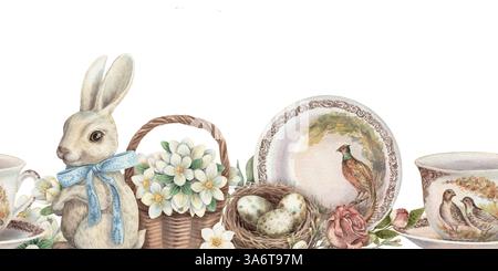 Nahtloser Osterrand mit niedlichem Häschen und Vintage-Geschirr. Handgezeichnetes Aquarelldesign von Blumenkorb und Eiernest. Grafikdruck ideal für Karten Stockfoto