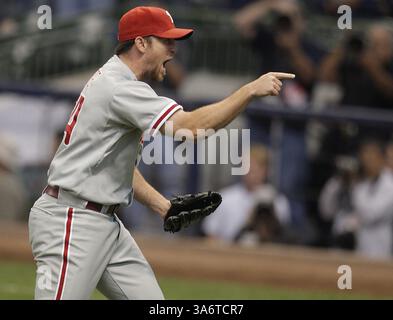 5. Oktober 2008: Philadelphia Phillies Closer Brad Lidge reagiert nach dem Finale gegen die Milwaukee Brewers im Miller Park in Milwaukee, Wisconsin, am Sonntag, den 5. Oktober 2008. (David Maialetti/Philadelphia Daily News/MCT) (Kreditbild: © David Maialetti/MCT/ZUMAPRESS.com) Stockfoto