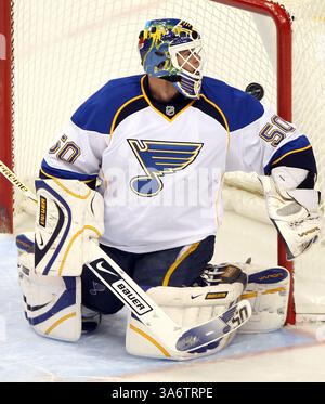 2. Dezember 2008: Ein Tor von Eric Belanger aus Minnesota Wild überwindet den St. Louis Blues-Torhüter Chris Mason (50) während der zweiten Spielzeit. Die Wild besiegten die Blues mit 4:0 im Xcel Energy Center in St. Paul, Minnesota am Mittwoch, den 3. Dezember 2008. (Carlos Gonzalez/Minneapolis Star Tribune/MCT) (Kreditbild: © Carlos Gonzalez/MCT/ZUMAPRESS.com) Stockfoto